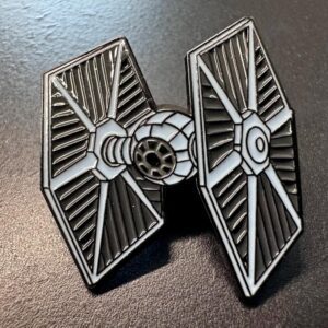 Accesorio Pin Serie/Pelicula - Star Wars - Caza TIE (TIE Fighter)